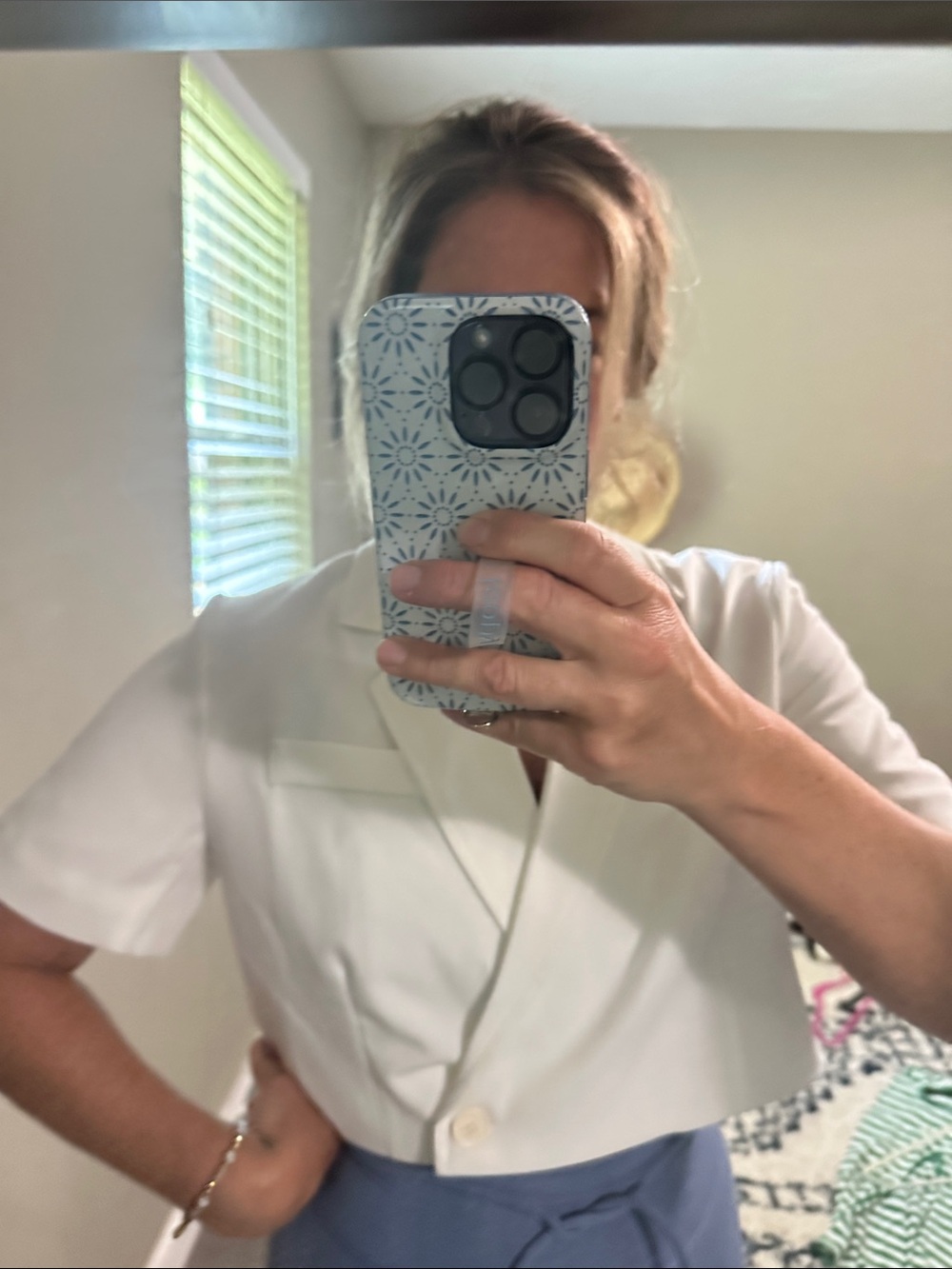vestique Cream Short Sleeve Cropped Blazer